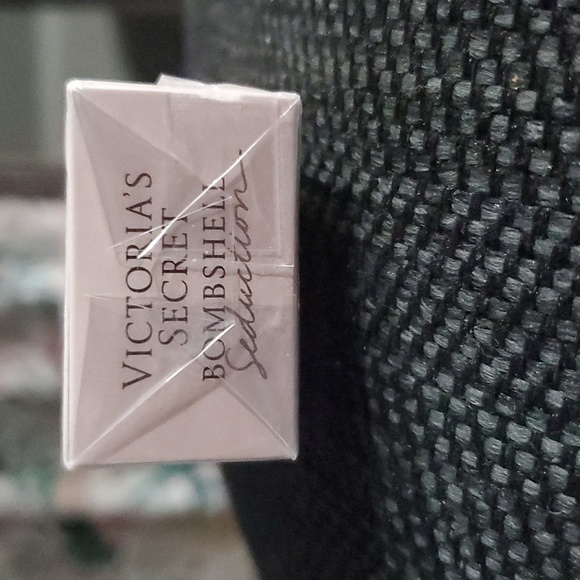 Victoria's Secret Rollerball - Picture 3 of 3